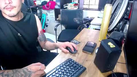 alpha_latino777 online show from 01-11-26, 09:20