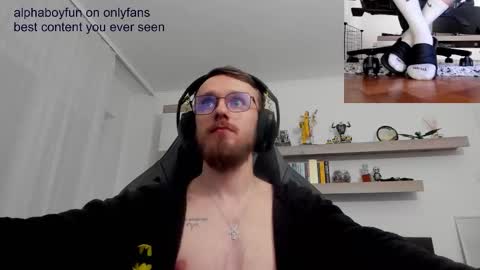 Snapshot of alphaboyfun chatting on 12-17-25, 04:46 Andi online show from 12-17-25, 04:46