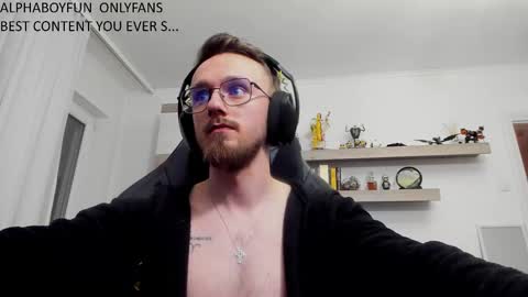 Snapshot of alphaboyfun chatting on 01-12-26, 08:03 Andi online show from 01-12-26, 08:03