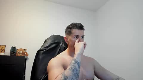 Snapshot of alphagodleatherking92 chatting on 12-20-25, 04:58 LeatherMaster online show from 12-20-25, 04:58