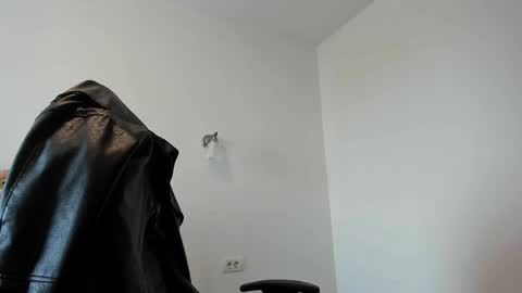 Snapshot of alphagodleatherking92 chatting on 06-03-26, 02:33 LeatherMaster online show from 06-03-26, 02:33