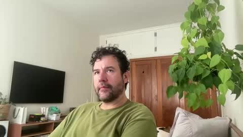 Snapshot of alto1e90br chatting on 01-14-25, 01:17 alto1e90br online show from 01-14-25, 01:17