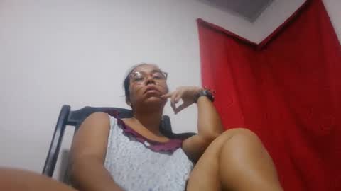 Snapshot of aly826805 chatting on 10-18-25, 02:36 analia online show from 10-18-25, 02:36