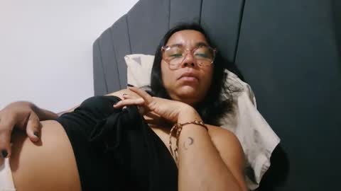 Snapshot of aly826805 chatting on 11-09-25, 02:43 analia online show from 11-09-25, 02:43