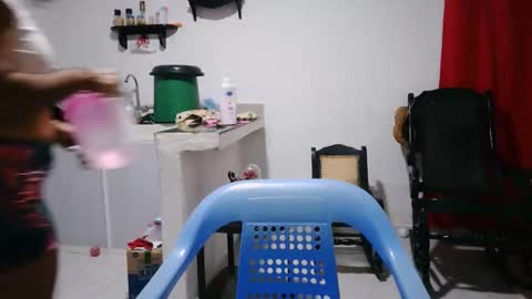 Snapshot of aly826805 chatting on 11-30-25, 05:44 analia online show from 11-30-25, 05:44