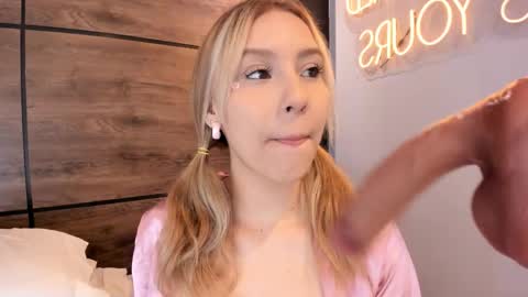 Alya online show from 10-21-25, 11:00