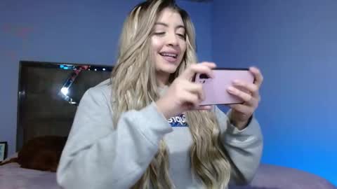 alyce__ online show from 02-17-26, 03:47