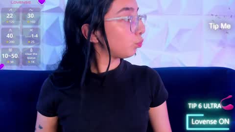 Snapshot of alys_molly chatting on 12-17-24, 02:55 sopie online show from 12-17-24, 02:55