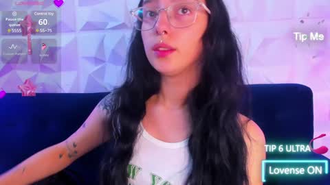 Snapshot of alys_molly chatting on 12-19-24, 11:07 sopie online show from 12-19-24, 11:07