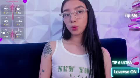 Snapshot of alys_molly chatting on 01-04-25, 02:14 sopie online show from 01-04-25, 02:14