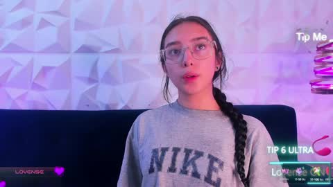 Snapshot of alys_molly chatting on 01-30-25, 11:01 sopie online show from 01-30-25, 11:01