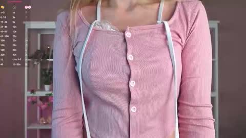 Snapshot of alyshaperkowski chatting on 09-21-25, 03:35 Vanessa online show from 09-21-25, 03:35