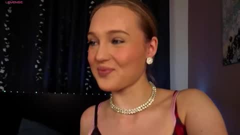 Snapshot of alyshaperkowski chatting on 10-10-25, 06:07 Vanessa online show from 10-10-25, 06:07