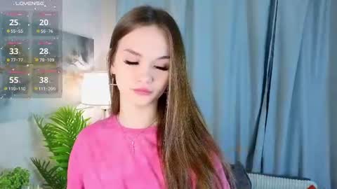 Snapshot of alyshaplescia chatting on 07-18-26, 04:11 Mona online show from 07-18-26, 04:11