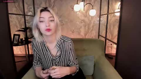 Snapshot of alysiasun chatting on 11-08-25, 02:06 Alysia online show from 11-08-25, 02:06