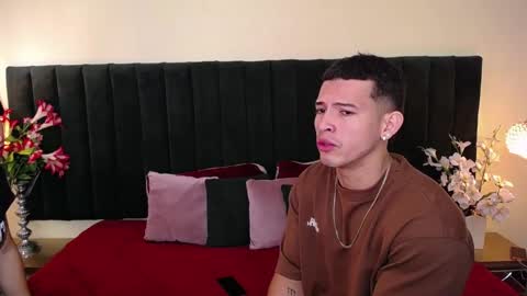 Snapshot of alyson_ethan chatting on 01-12-26, 01:16 ALYSON Y ETHAN online show from 01-12-26, 01:16