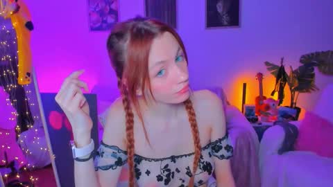 Snapshot of alyssa_smitt chatting on 10-19-25, 12:33 alyssa_smitt online show from 10-19-25, 12:33