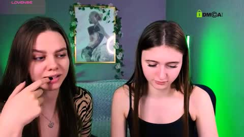 Snapshot of alyssamoan chatting on 11-29-25, 11:35 alyssamoan online show from 11-29-25, 11:35