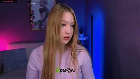 Snapshot of alyssamoan chatting on 12-15-25, 08:46 alyssamoan online show from 12-15-25, 08:46