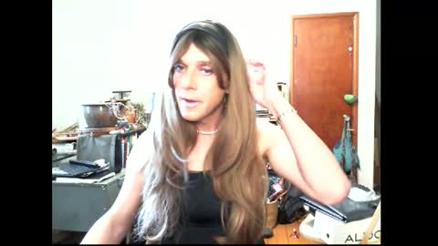 Snapshot of alyssatwo chatting on 01-13-26, 09:31 Britney online show from 01-13-26, 09:31