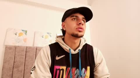 Amadeo Wild online show from 01-30-25, 04:02