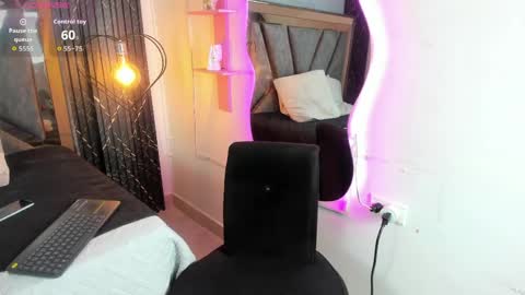 Snapshot of amaia_a chatting on 05-31-26, 01:29 amaia_a online show from 05-31-26, 01:29