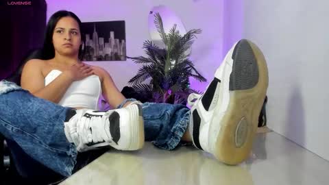 anny online show from 11-01-25, 10:56