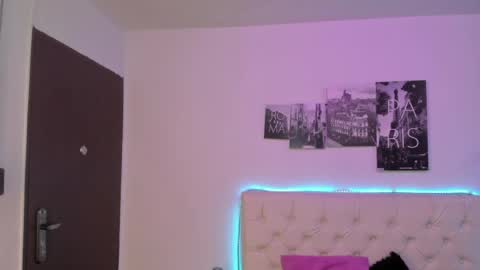 Snapshot of amaia_daniells chatting on 05-14-26, 08:37 B I A N C A online show from 05-14-26, 08:37