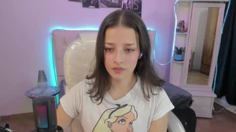 Snapshot of amaia_daniells chatting on 05-18-26, 08:58 B I A N C A online show from 05-18-26, 08:58