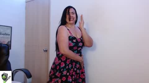 Snapshot of amalia_brunette chatting on 01-05-25, 02:38 AMALIA online show from 01-05-25, 02:38