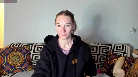 Snapshot of amalia_mio chatting on 10-12-25, 11:48 Amalia online show from 10-12-25, 11:48