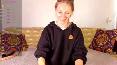 Snapshot of amalia_mio chatting on 10-19-25, 08:04 Amalia online show from 10-19-25, 08:04