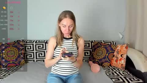 Snapshot of amalia_mio chatting on 11-06-25, 07:53 Amalia online show from 11-06-25, 07:53