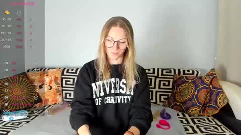 Snapshot of amalia_mio chatting on 11-23-25, 08:03 Amalia online show from 11-23-25, 08:03