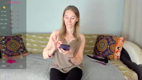 Snapshot of amalia_mio chatting on 12-01-25, 08:08 Amalia online show from 12-01-25, 08:08