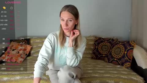 Snapshot of amalia_mio chatting on 12-03-25, 08:00 Amalia online show from 12-03-25, 08:00