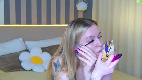 Snapshot of amaliabell chatting on 06-25-26, 01:15 Amalia online show from 06-25-26, 01:15