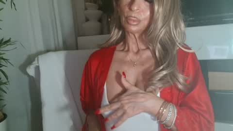 Snapshot of amanda0803 chatting on 07-20-26, 09:56 Angel or Demon online show from 07-20-26, 09:56