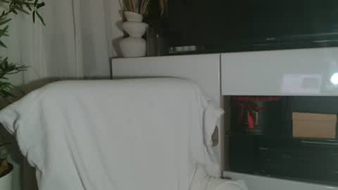 Snapshot of amanda0803 chatting on 07-22-26, 08:50 Angel or Demon online show from 07-22-26, 08:50