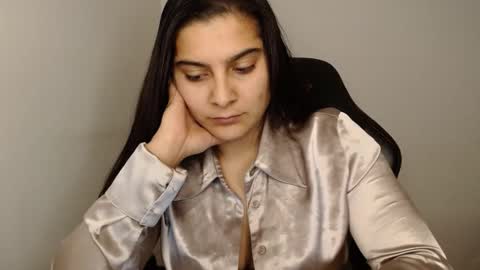 The queen of the biceps  online show from 01-25-25, 02:37