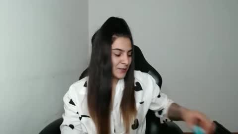 The queen of the biceps  online show from 04-21-26, 10:01