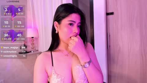 Snapshot of amanda_26 chatting on 01-06-25, 03:09 Luisa online show from 01-06-25, 03:09