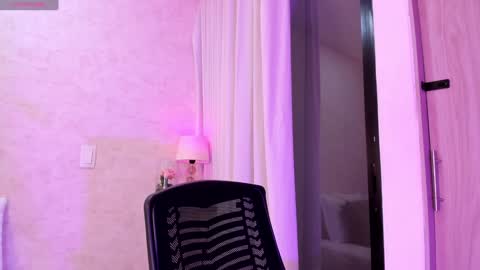 Snapshot of amanda_26 chatting on 01-09-25, 02:11 Luisa online show from 01-09-25, 02:11