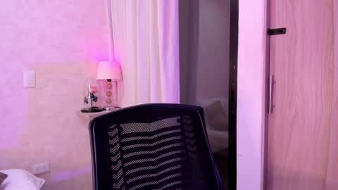 Snapshot of amanda_26 chatting on 01-10-25, 12:27 Luisa online show from 01-10-25, 12:27