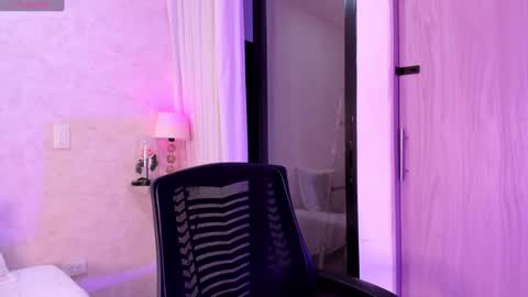 Snapshot of amanda_26 chatting on 01-23-25, 12:04 Luisa online show from 01-23-25, 12:04