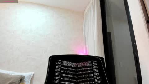 Snapshot of amanda_26 chatting on 02-06-25, 02:00 Luisa online show from 02-06-25, 02:00