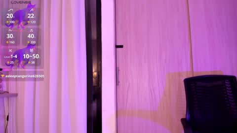 Snapshot of amanda_26 chatting on 02-06-25, 05:03 Luisa online show from 02-06-25, 05:03