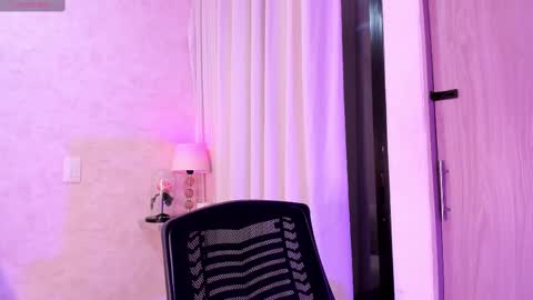 Snapshot of amanda_26 chatting on 02-12-25, 12:05 Luisa online show from 02-12-25, 12:05