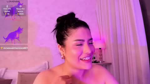 Snapshot of amanda_26 chatting on 02-14-25, 01:56 Luisa online show from 02-14-25, 01:56