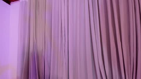 Snapshot of amanda_26 chatting on 02-20-25, 02:29 Luisa online show from 02-20-25, 02:29